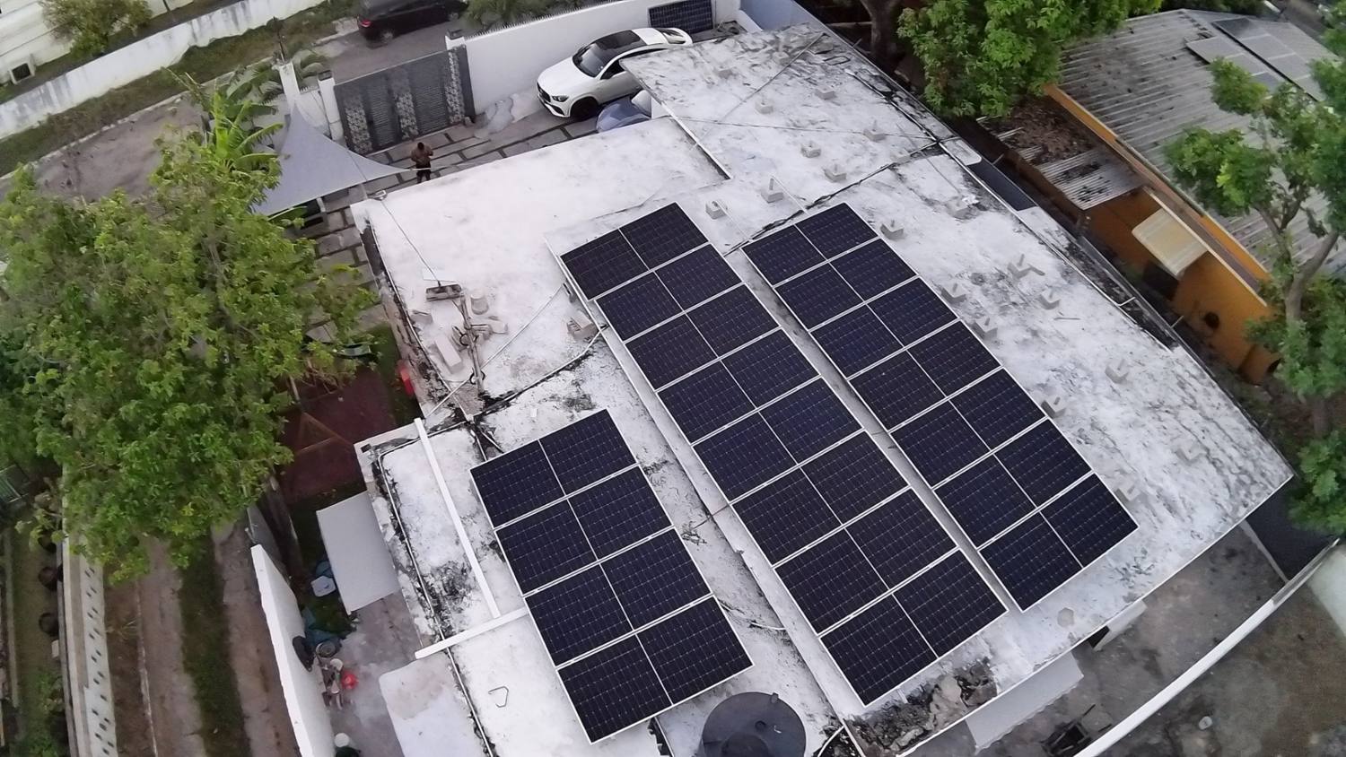 Solar modules installed on a flat roof